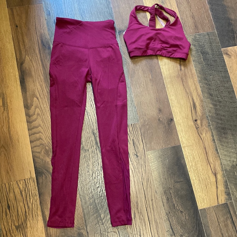 Matching set sports bra and leggings. Barely worn.